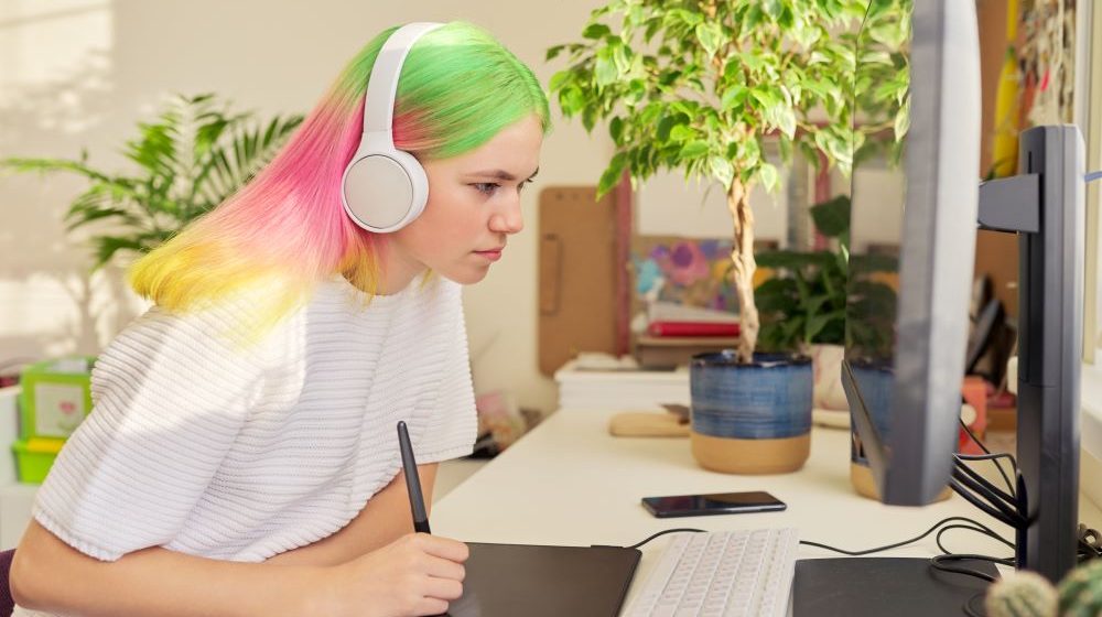 girl-teenager-artist-in-headphones-drawing-on-comp-2021-12-09-22-27-57-utc Canva: The Ultimate Tool for Quick and Beautiful Graphic Design