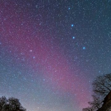 Rare blood-red arc of light shines in the Scandinavian sky. What is it?