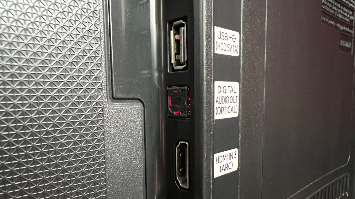 what-is-the-optical-audio-port-and-when-should-i-use-it.jpg What Is the Optical Audio Port, and When Should I Use It?
