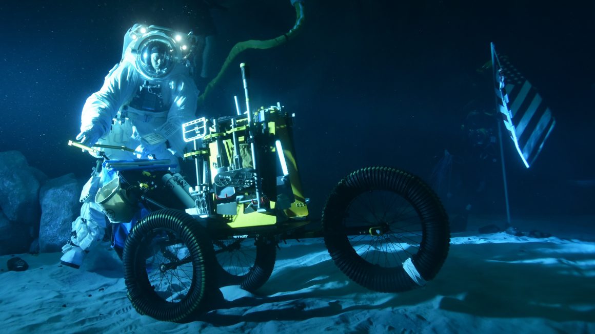 Underwater spacewalks recreate the ‘moon’ in a giant NASA pool (photos)