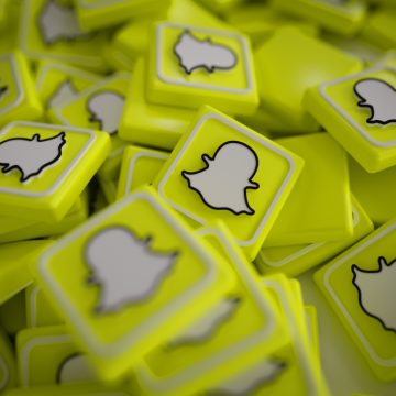 Snapchat introduces AI chatbot to mixed reviews