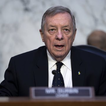 Democrats turn up heat in Supreme Court ethics probe, hearings begin