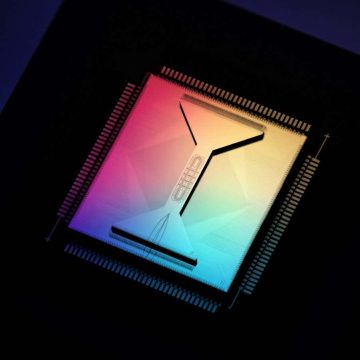 Weird particle that remembers its past discovered by quantum computer