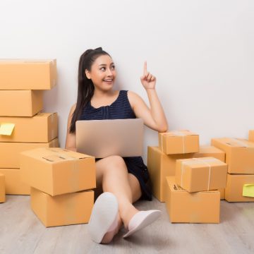Amazon cloud and ad sales rise as online loses out