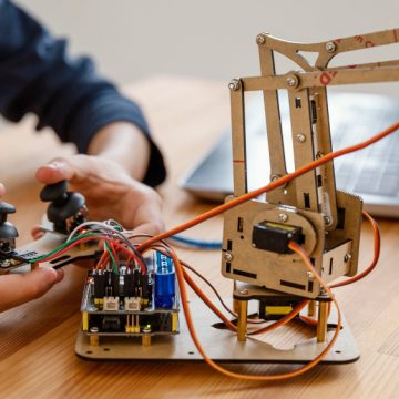 Scientists Develop the World’s First Transistor Made of Wood