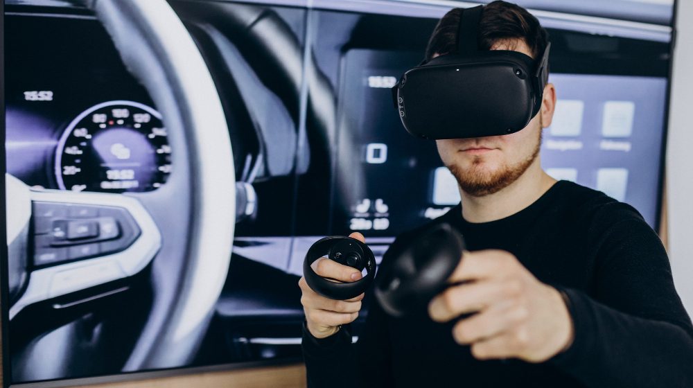 man-using-playing-with-vr-glasses Ex-Apple engineer accused of stealing self-driving car secrets