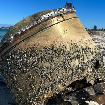 Australian Space Agency investigating possible rocket debris found on beach