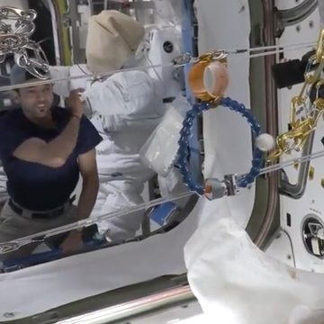 Watch astronauts play new ‘Space Dart’ game on the ISS (video)
