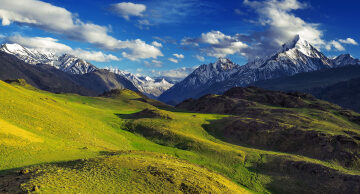 Tectonic collision may be ripping Tibet apart