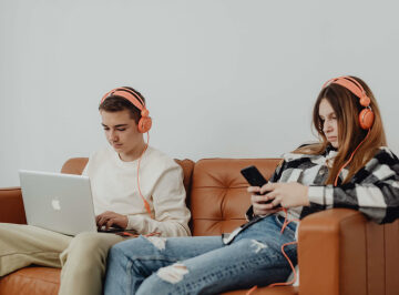 Australia bans under-16s from using social media &ndash; platforms criticize decision