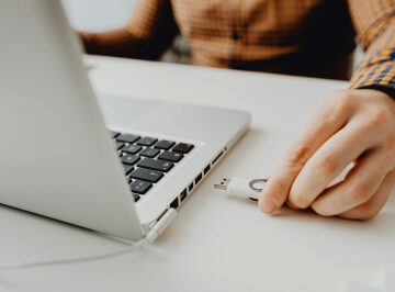 how-to-turn-a-usb-flash-drive-into-a-secure.jpg How to turn a USB flash drive into a secure