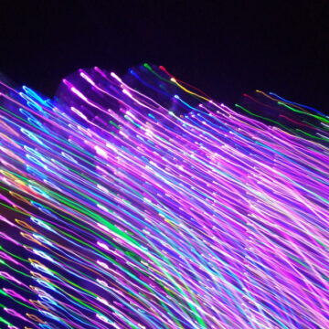 Ultra-fast fiber sets global speed record: 1.02 petabits per second over continental distance