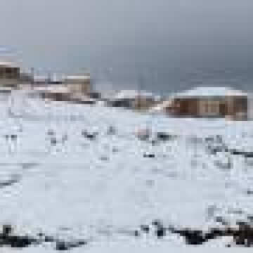 Heavy snow hits Turkey’s northeast as southwest burns