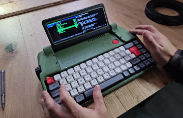 This custom ‘writerdeck’ is a gorgeous digital typewriter from another