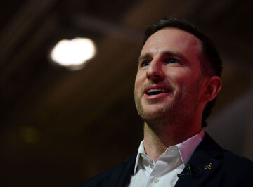 What Is That Mysterious Metallic Device US Chief Design Officer Joe Gebbia Is Using?