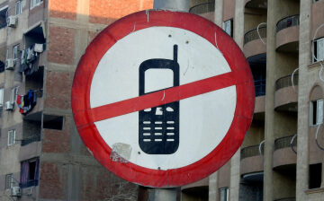 5 Phone Etiquette Rules People Break All The Time