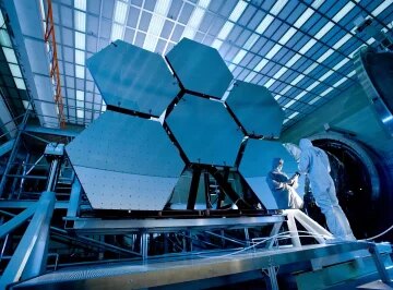 The FCC approved “space mirrors” that experts say could blind stargazers and disrupt wildlife